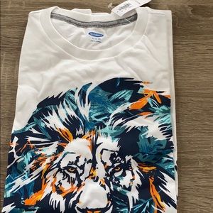 Old Navy lion T-shirt